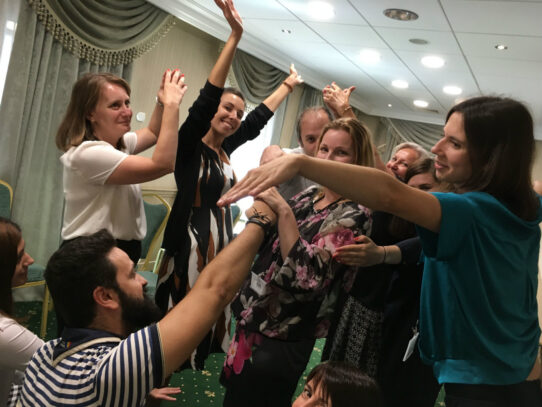 voluntariat intergenerational creatyv