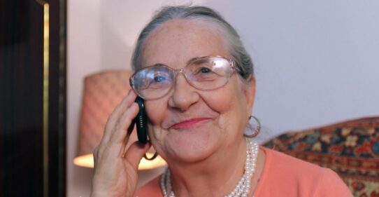 telefonul varstnicului