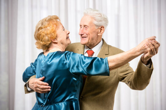 dansuri seniori cazaturi